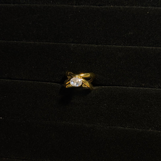 Pinched Solitaire Ring HOUSE OF LAILA