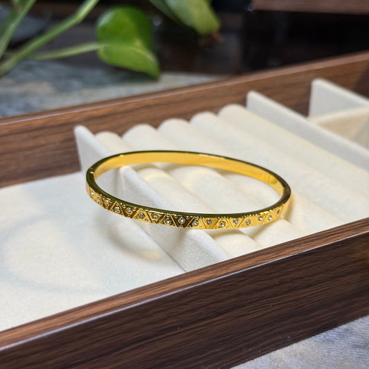 Aura Spark Bangle