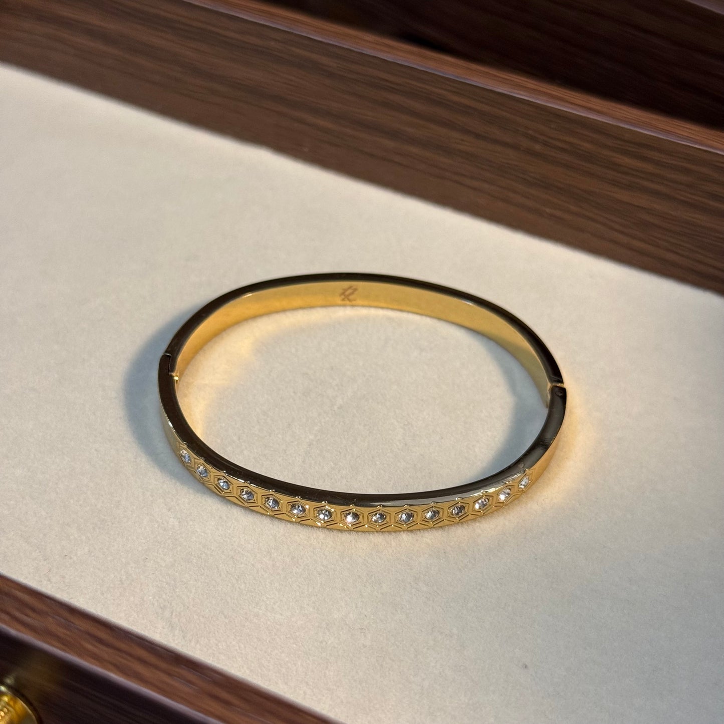 Honeycomb Inset Bangle (Thin Wrist)
