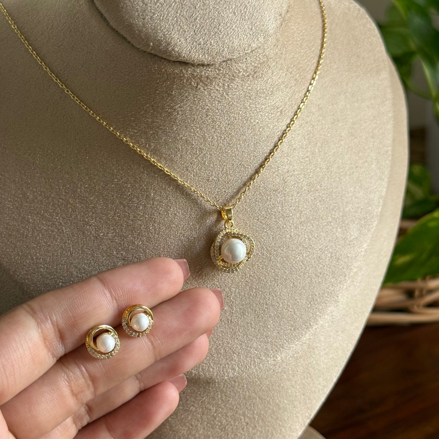Mira Pendant + Earrings Set