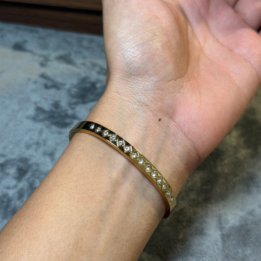 Tilted Diamond Bangle (Thin Wrist)