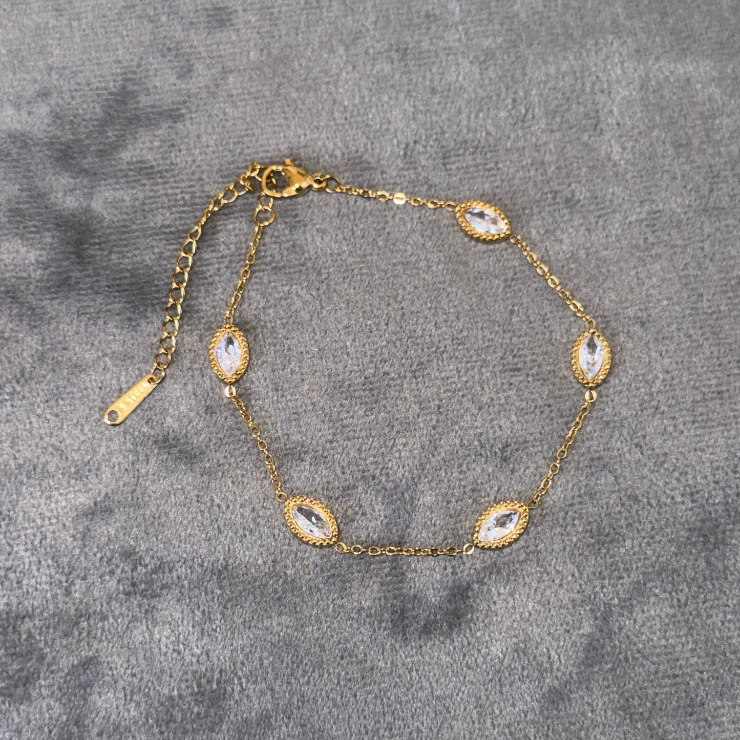 Ana Studded Chain Bracelet (Clear)