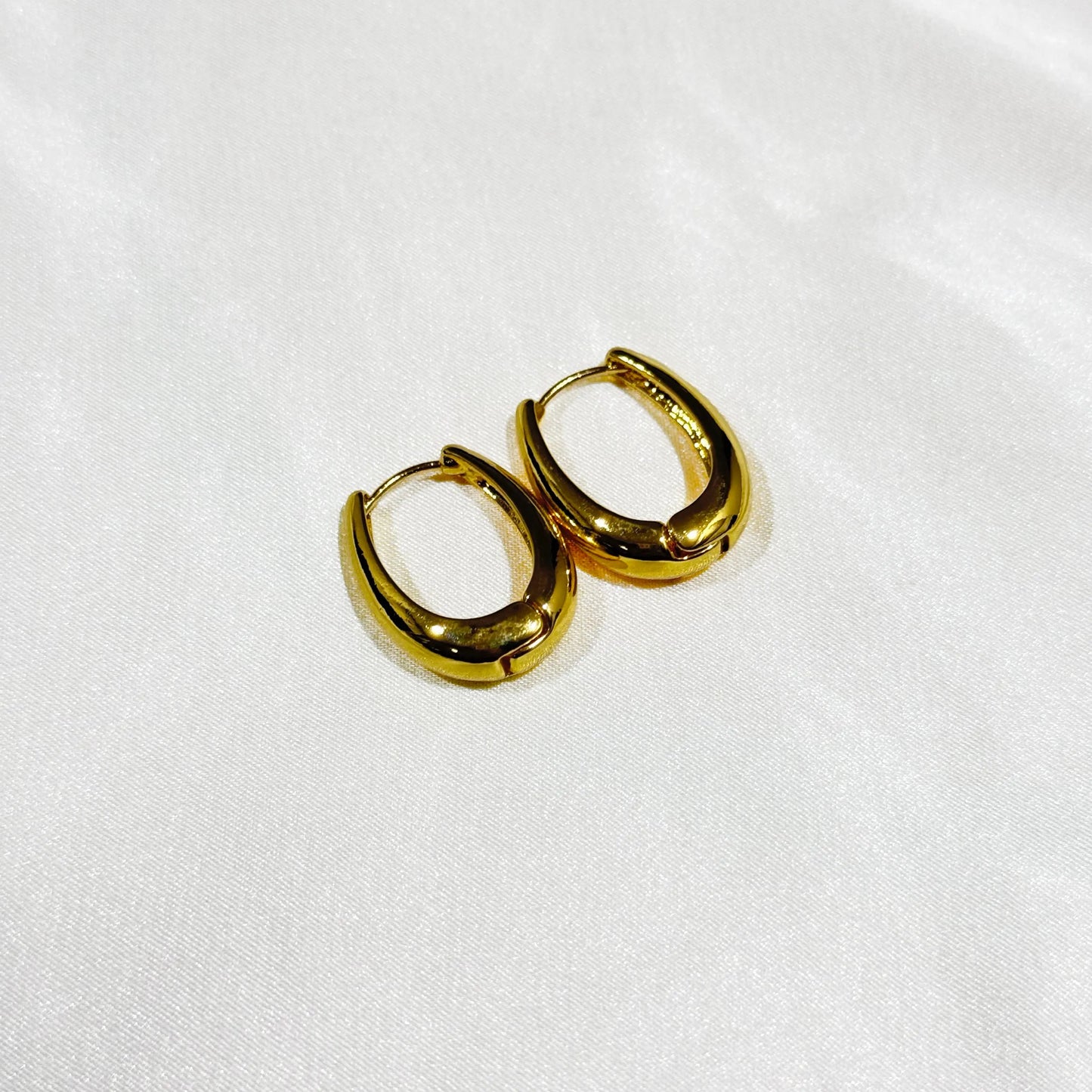 Iris Oval Hoops HOUSE OF LAILA