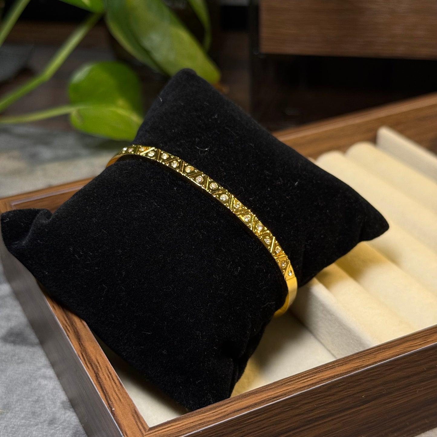 Aura Spark Bangle