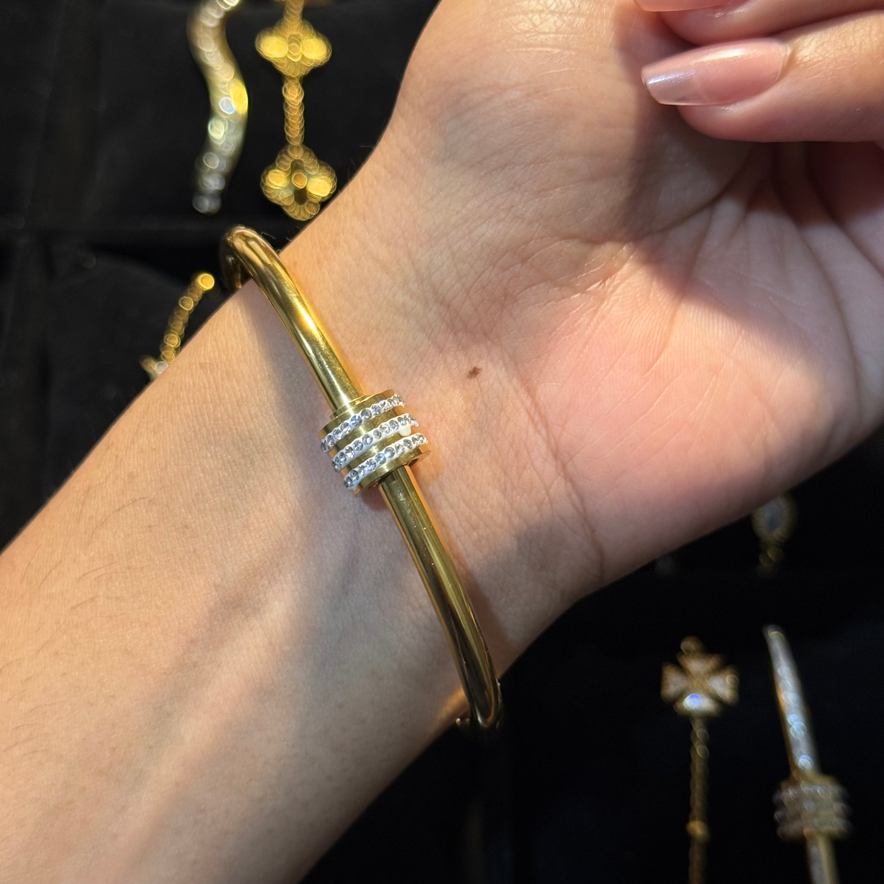 Lara Elegant Bangle HOUSE OF LAILA