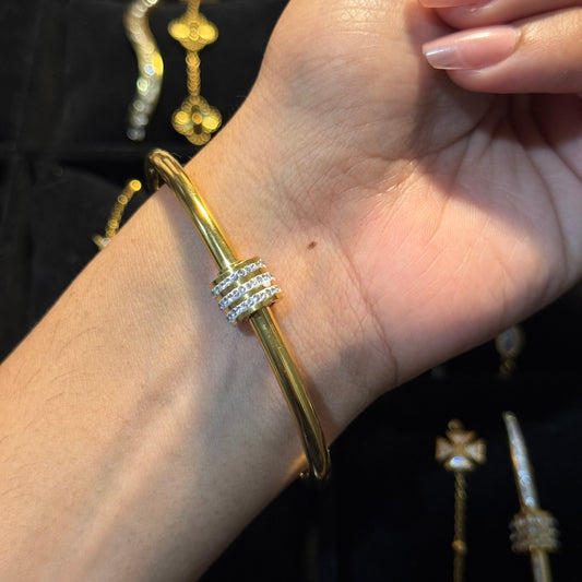 Lara Elegant Bangle HOUSE OF LAILA