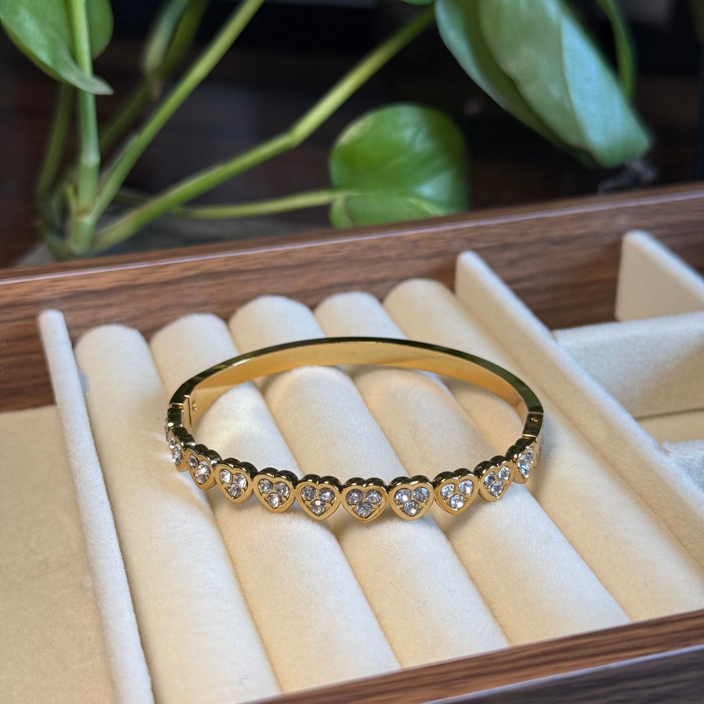 Lyanna Sweetheart Bangle (Thin Wrist)
