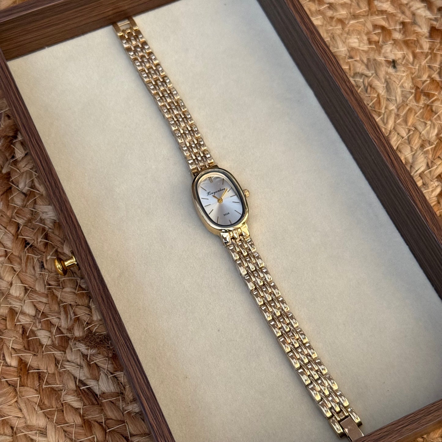 Snow Minimalist Watch (Random Color Box Included)