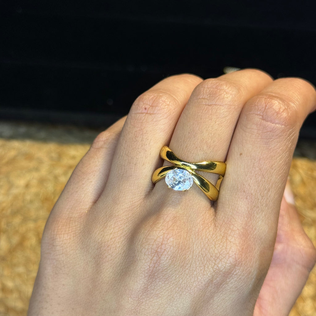 Pinched Solitaire Ring HOUSE OF LAILA