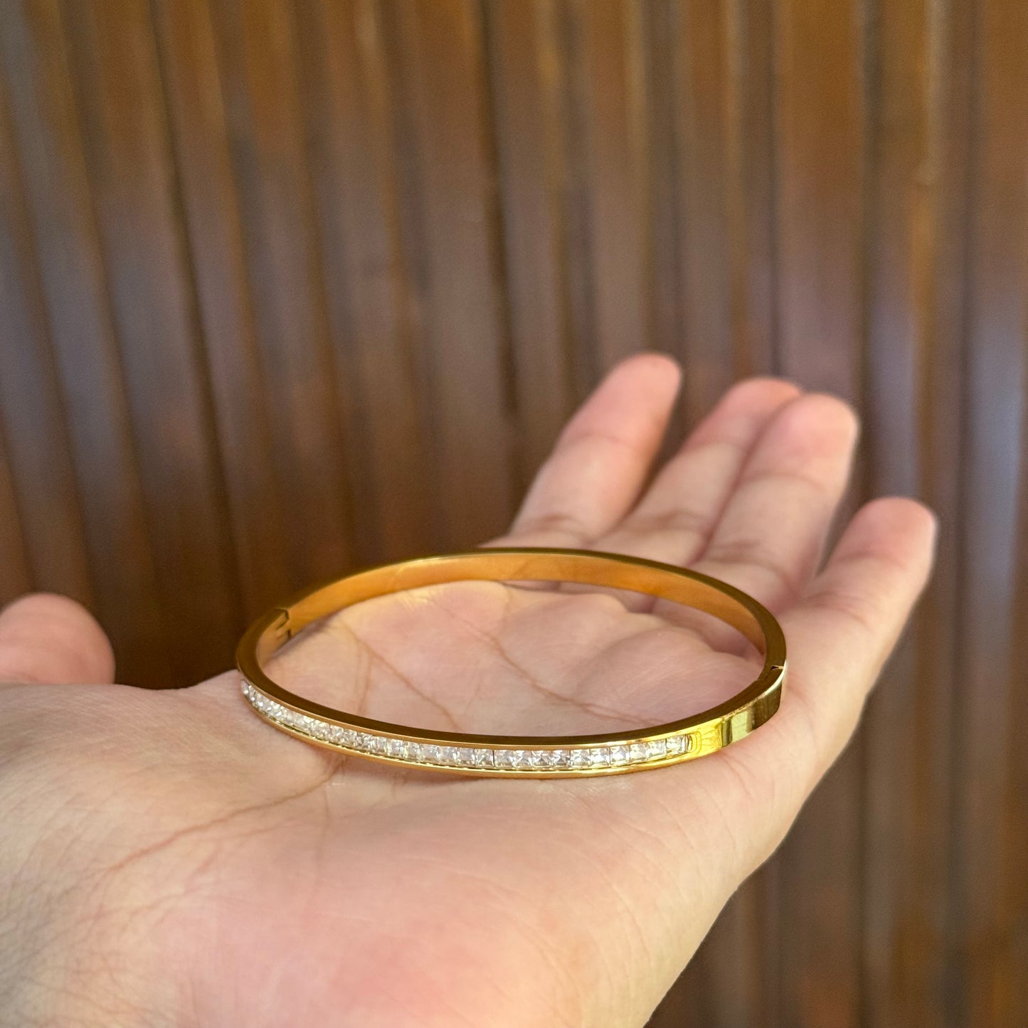 Eternity Line Bangle (Regular Size)