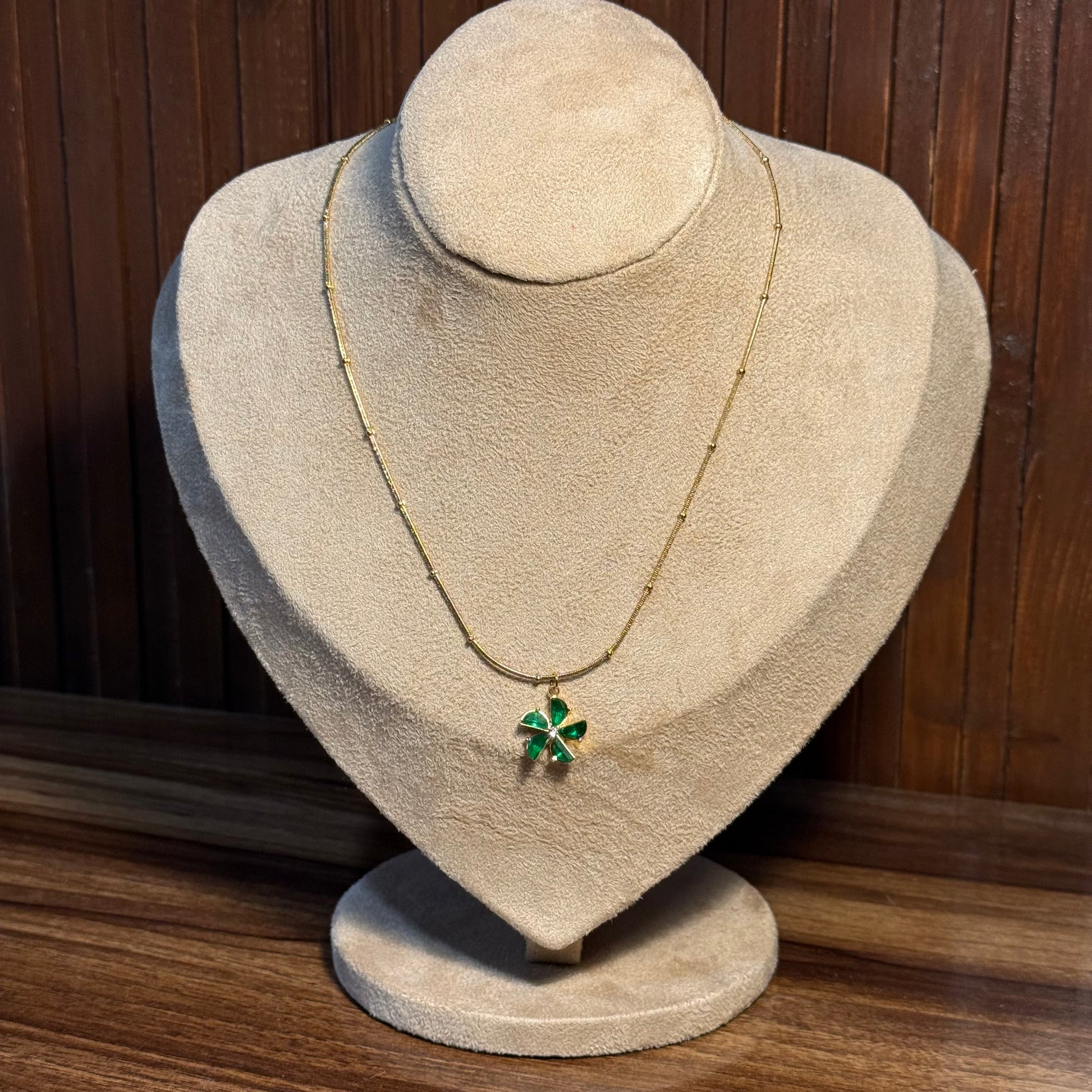 Evelyn Green Pendant Chain HOUSE OF LAILA