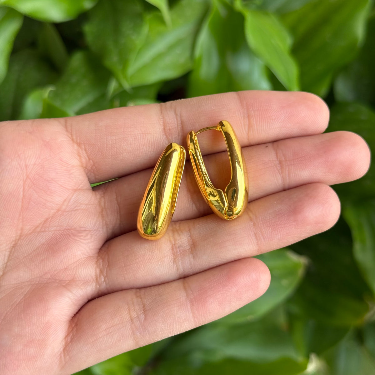 Victoria Long Hoops
