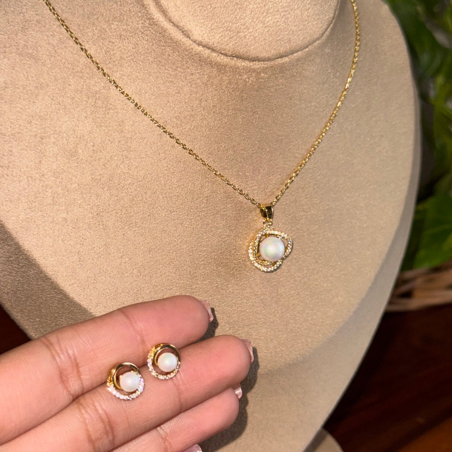 Mira Pendant + Earrings Set