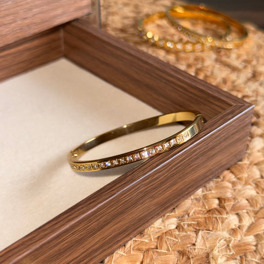 Eternity Line Bangle (Thin Wrist)