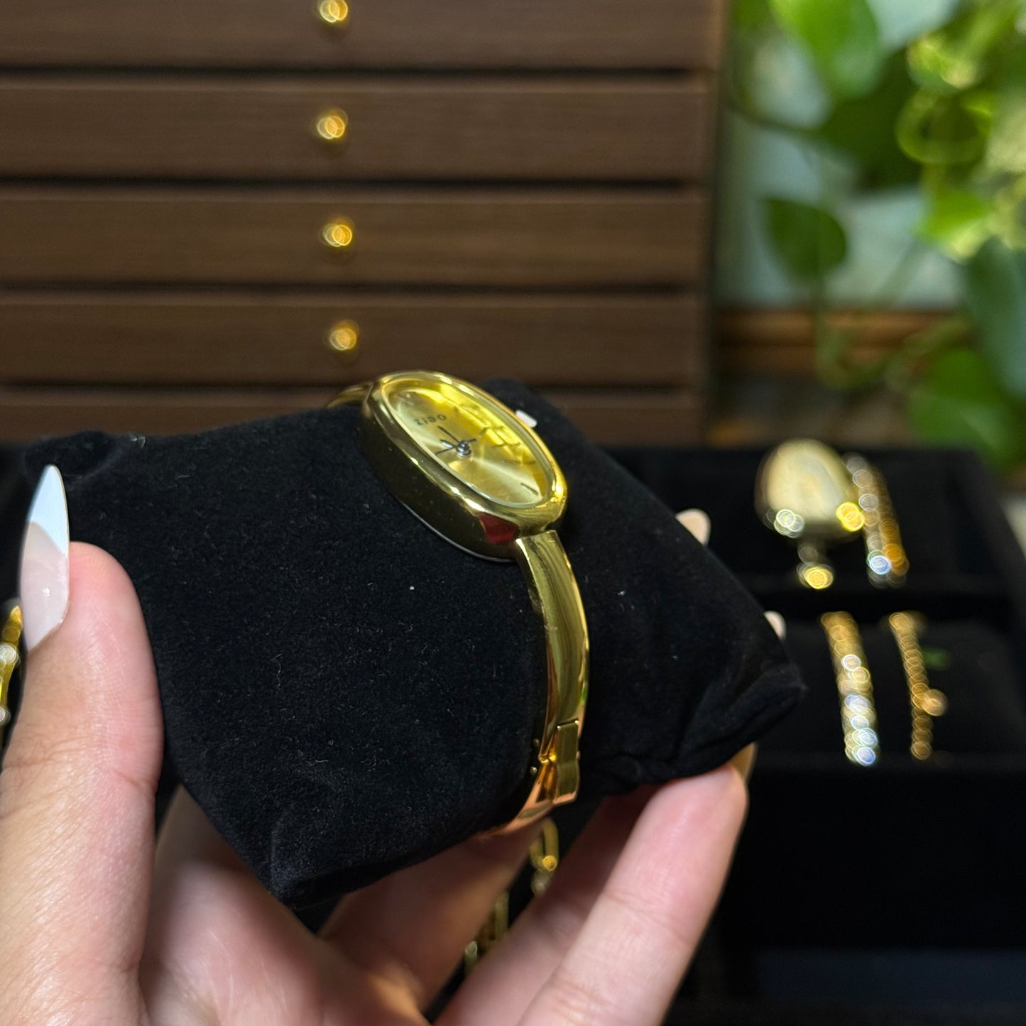 Lady Timeless Watch (Random Color Box Included)
