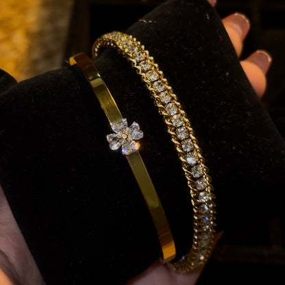 Harper Clover Bangle