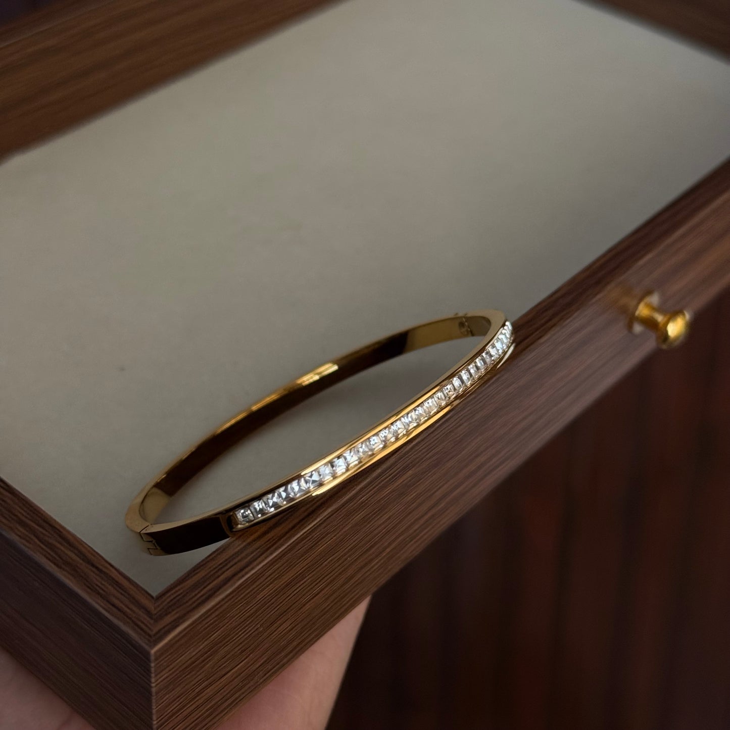 Eternity Line Bangle (Regular Size)