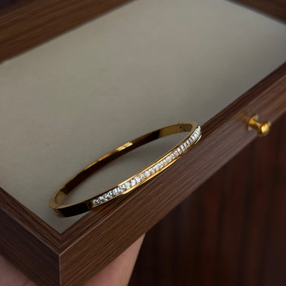 Eternity Line Bangle (Regular Size)