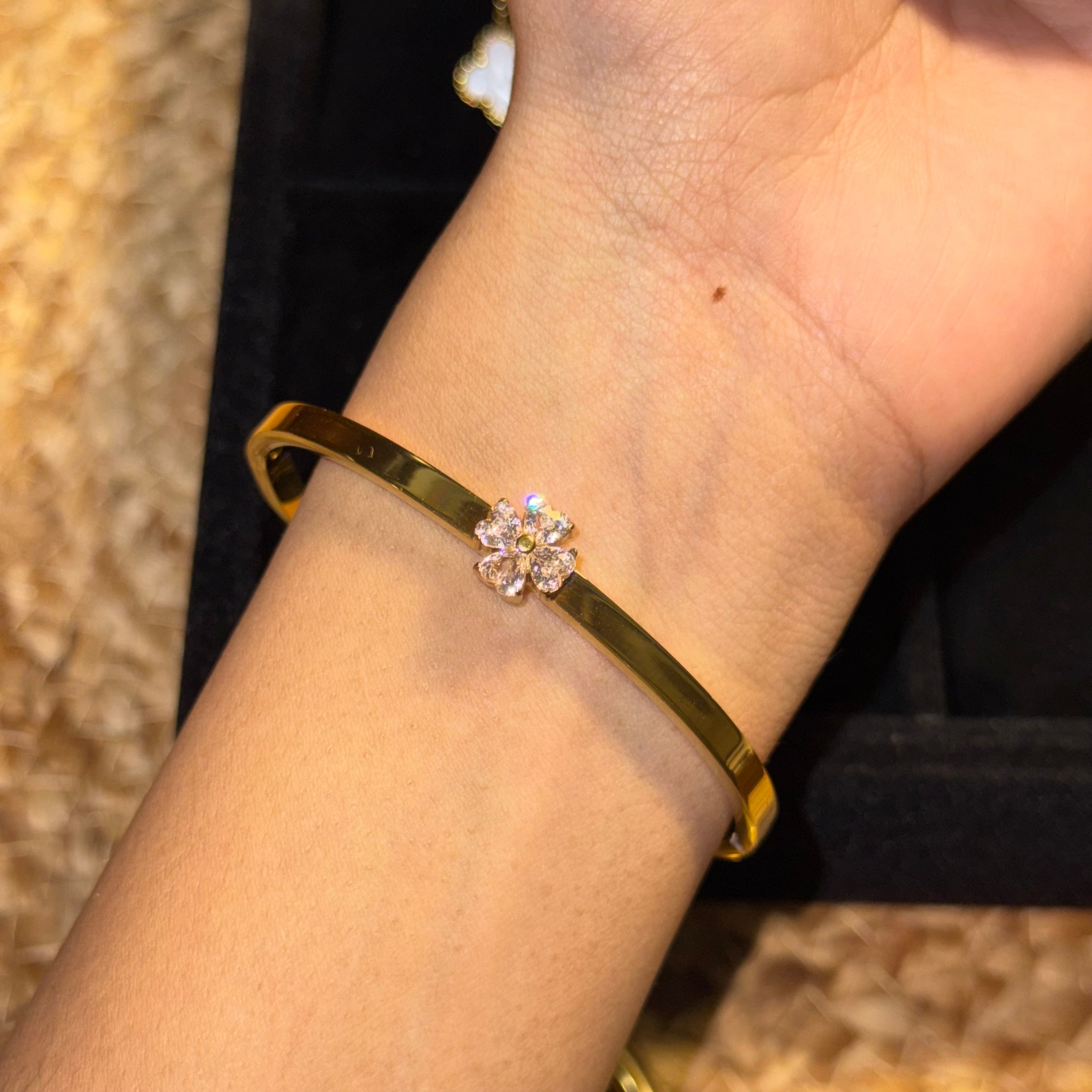 Harper Clover Bangle