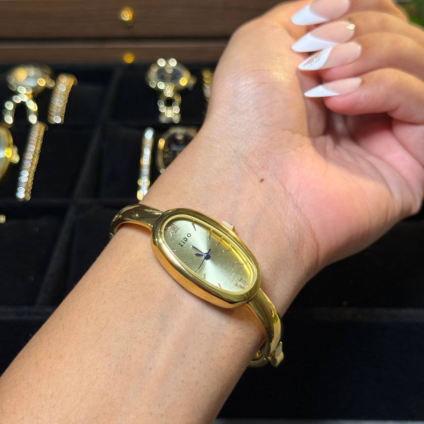 Lady Timeless Watch (Random Color Box Included)