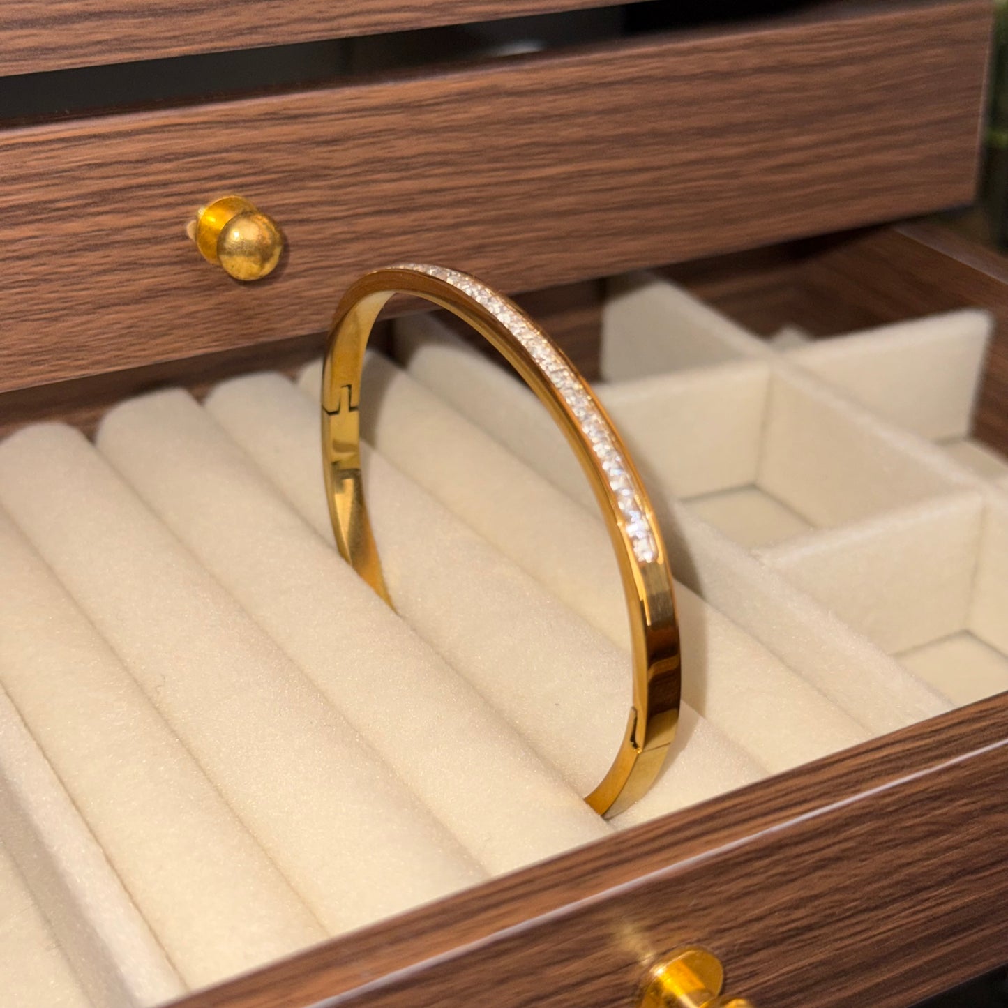 Eternity Line Bangle (Regular Size)