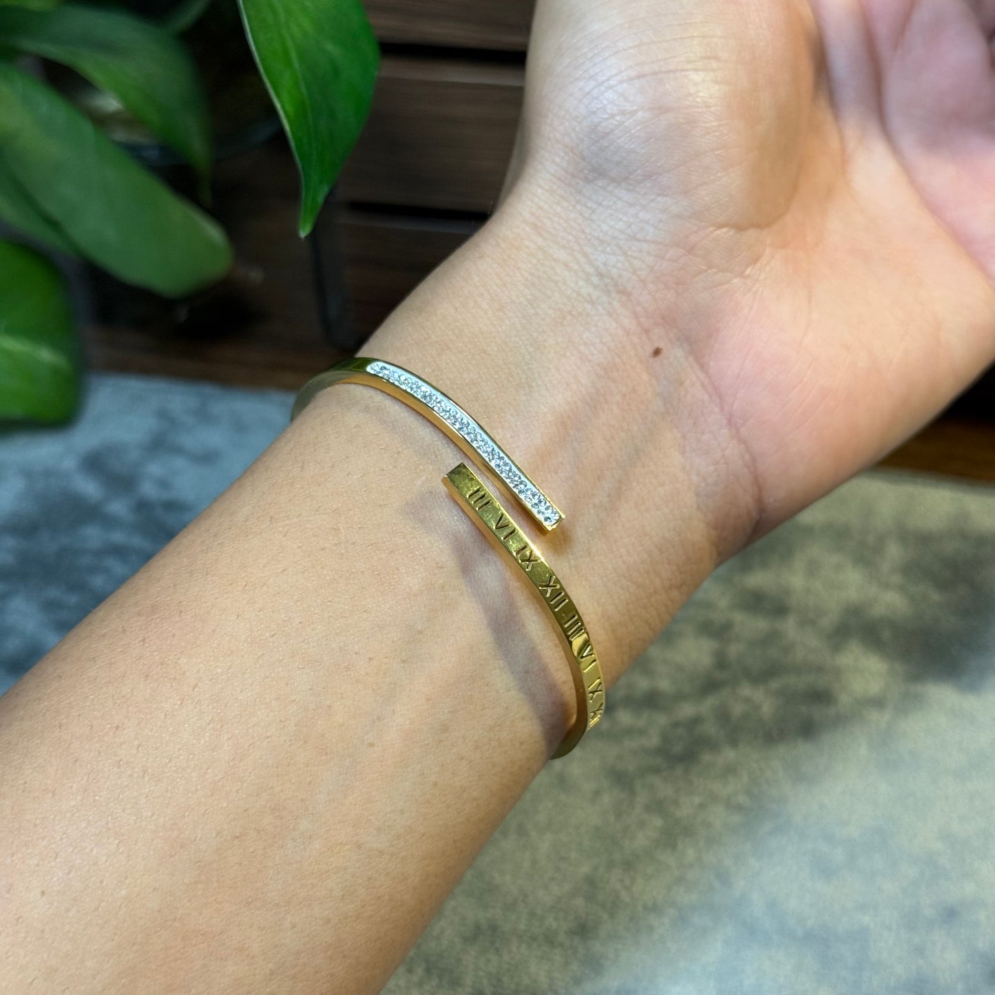 Time & Sparkle Spring Cuff (Thin Wrist)