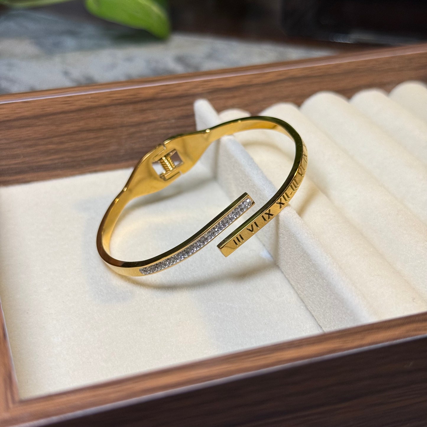 Time & Sparkle Spring Cuff (Thin Wrist)
