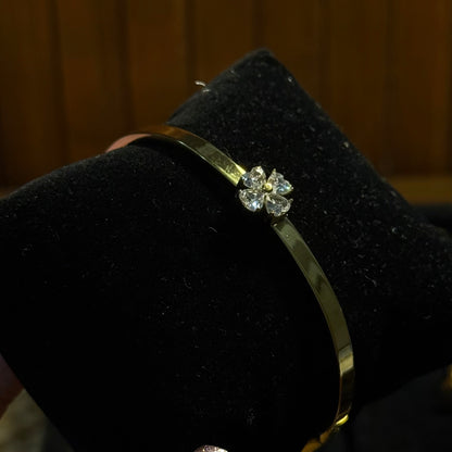 Harper Clover Bangle