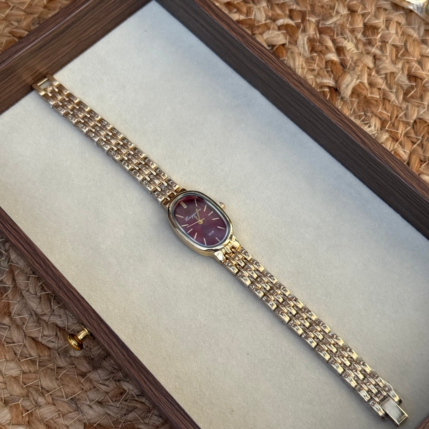 Crimson Minimalist Watch (Random Color Box Included)