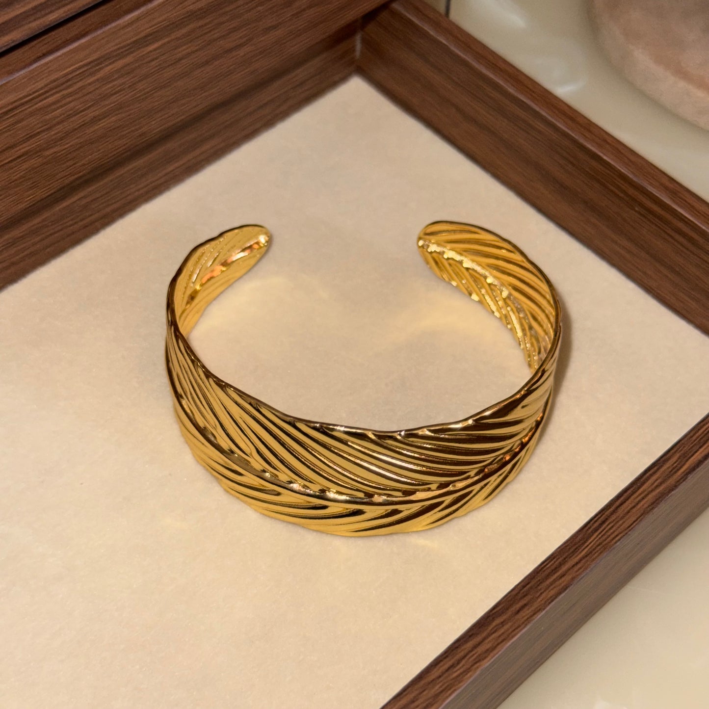 Chunky Leaf Cuff