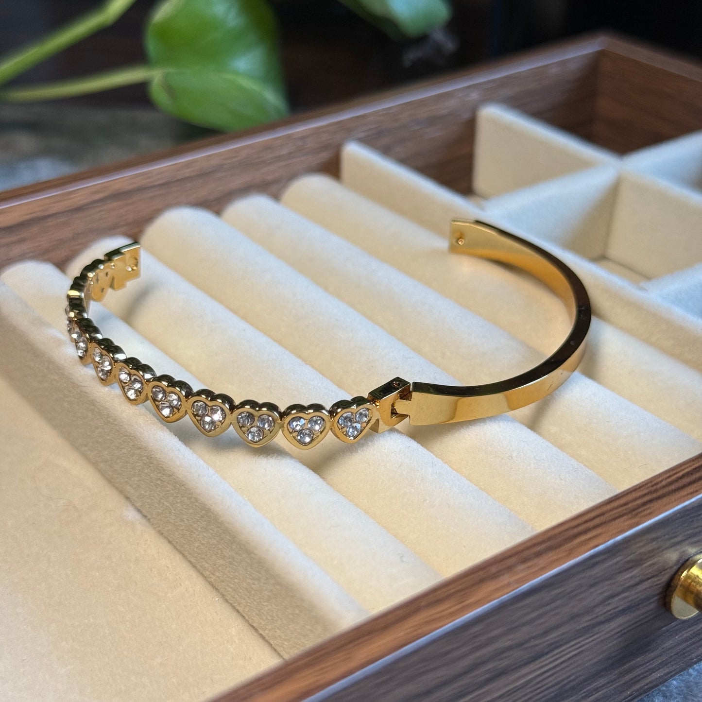Lyanna Sweetheart Bangle (Thin Wrist)