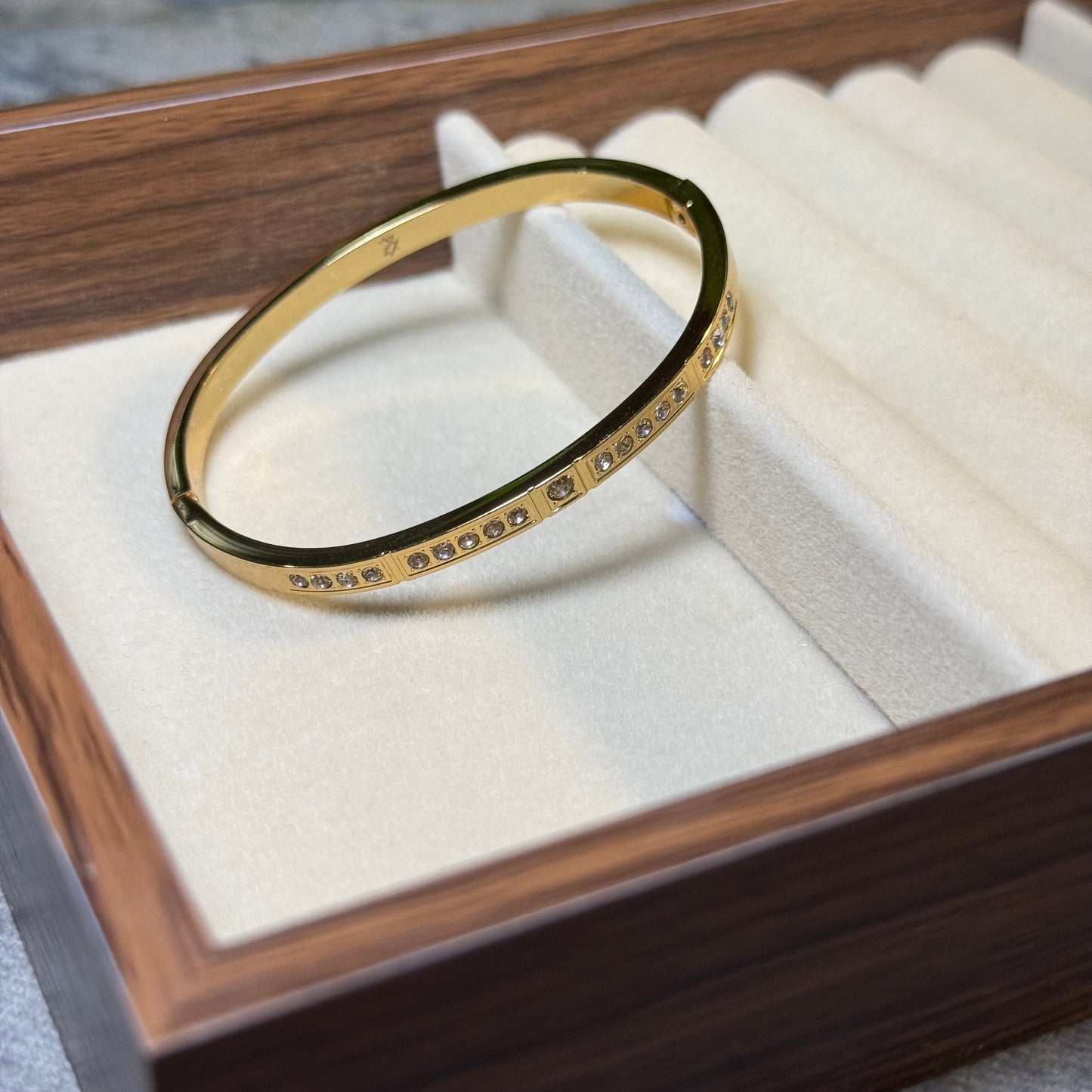 Symphony Rectangle Line Bangle (Thin Wrist)