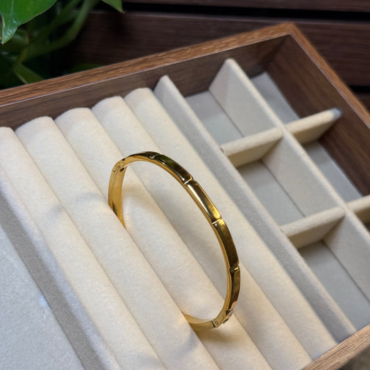Minimalist Daily Bangle (Thin Wrist)