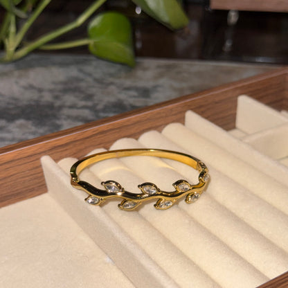 Clear April Vine Bangle (Thin Wrist)