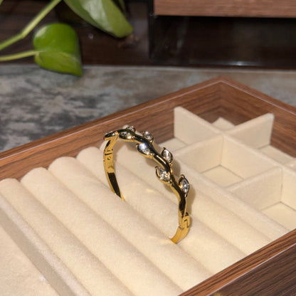 Clear April Vine Bangle (Thin Wrist)