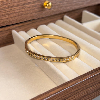 Eternity Line Bangle (Thin Wrist)