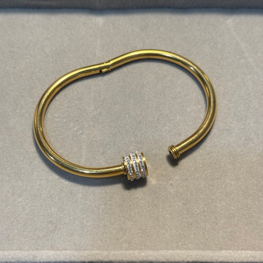 Lara Elegant Bangle HOUSE OF LAILA