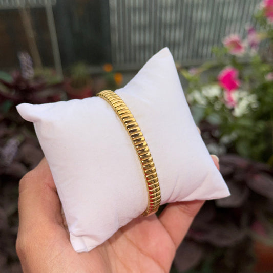 (Last Piece) Infinite Ribbed Bangle