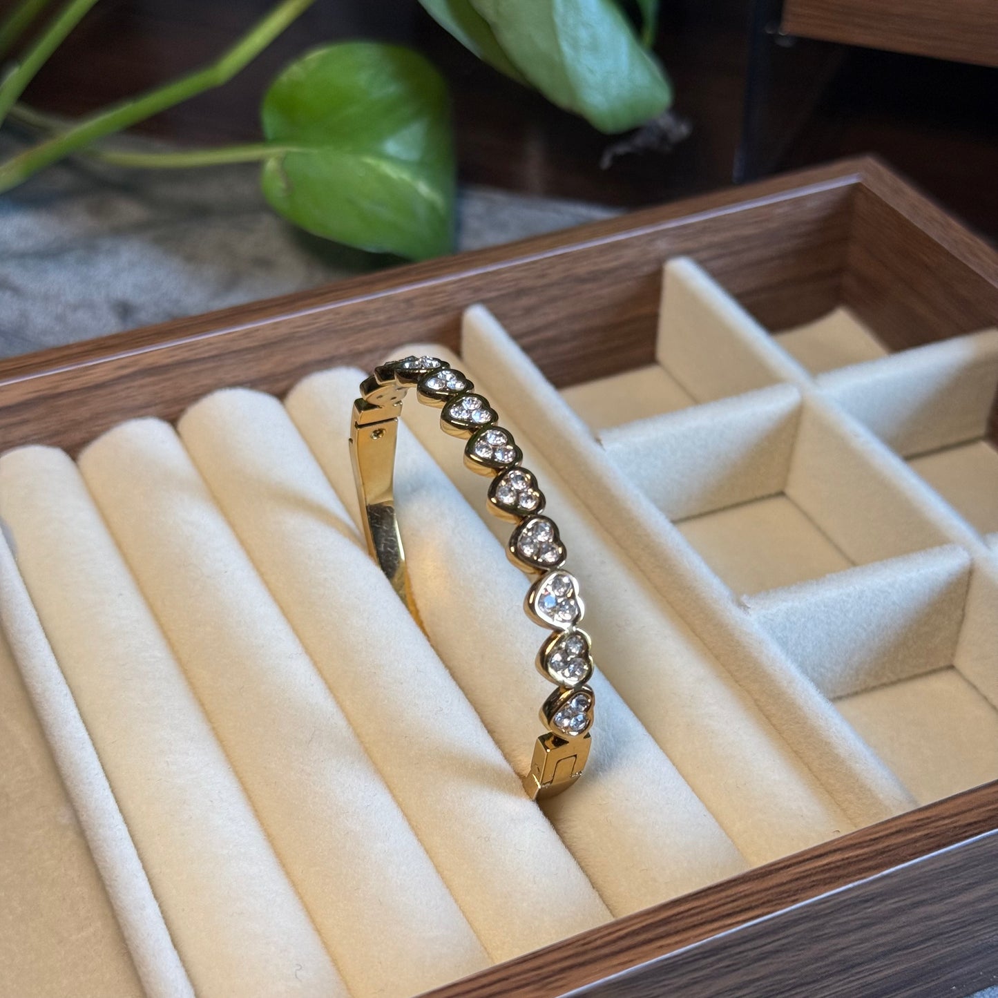 Lyanna Sweetheart Bangle (Thin Wrist)