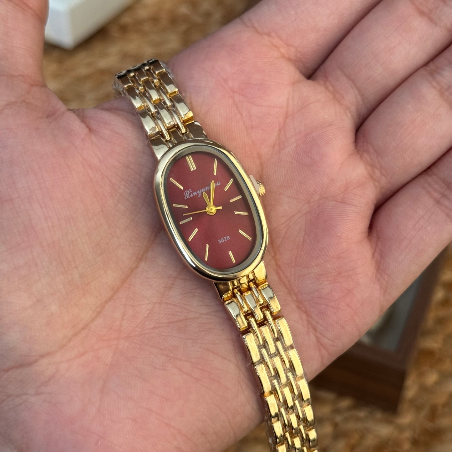 Crimson Minimalist Watch (Random Color Box Included)
