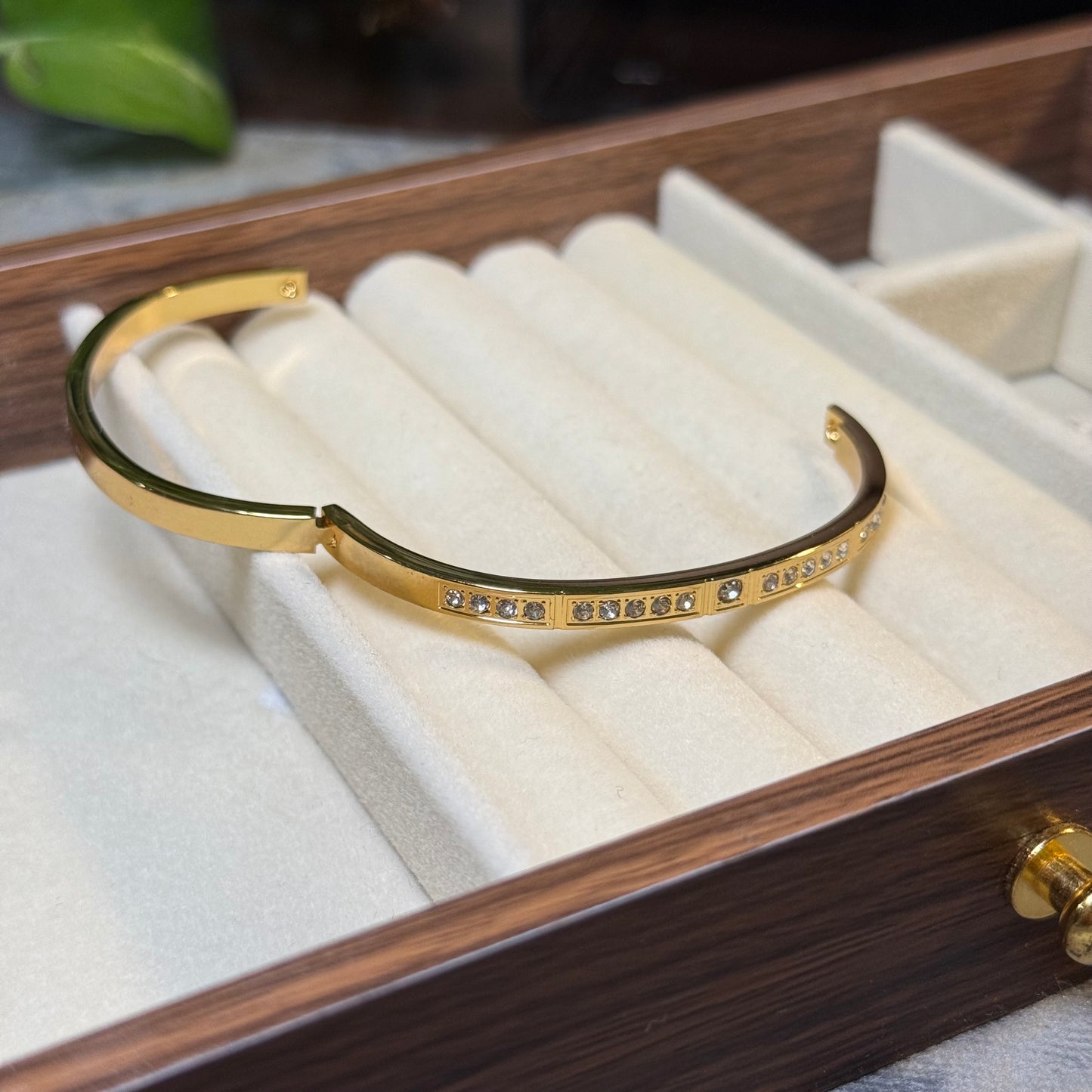Symphony Rectangle Line Bangle (Thin Wrist)
