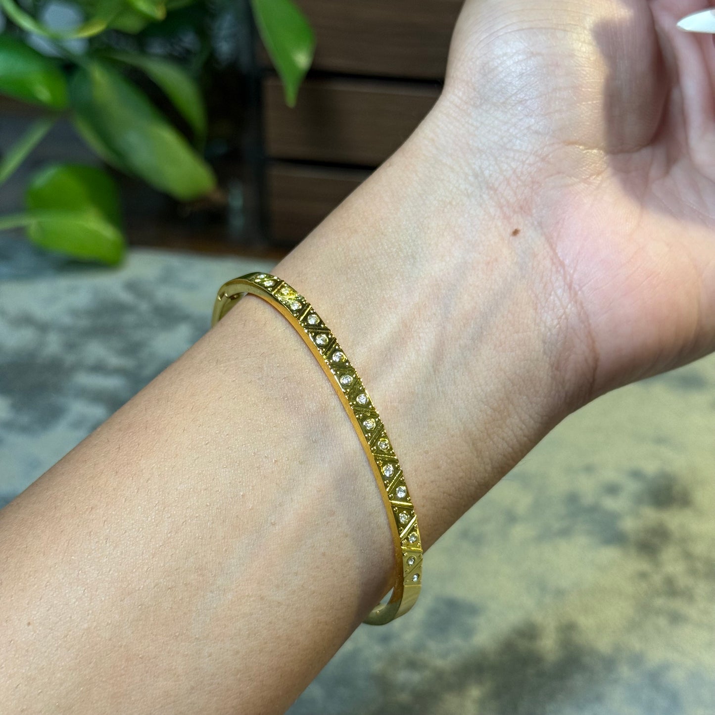 Aura Spark Bangle