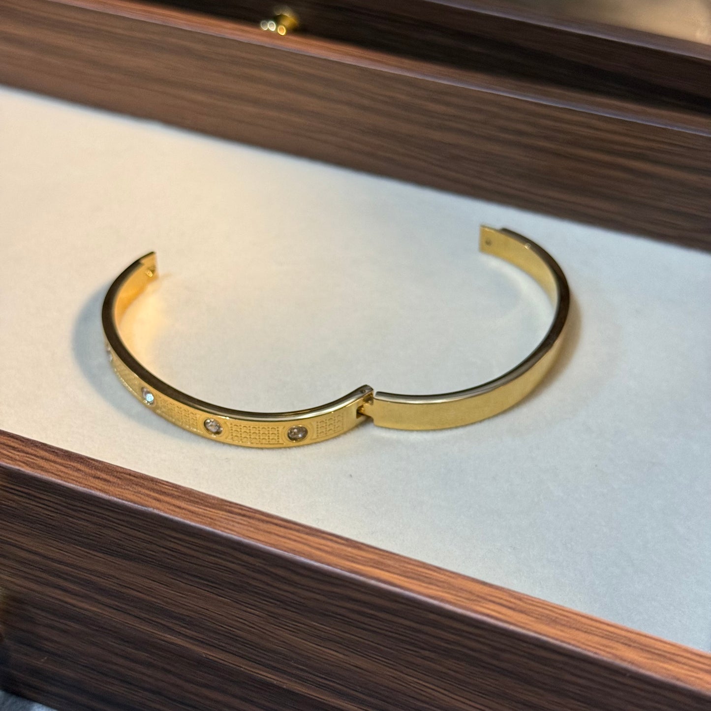 Hexa Sparkle Bangle (Thin Wrist)