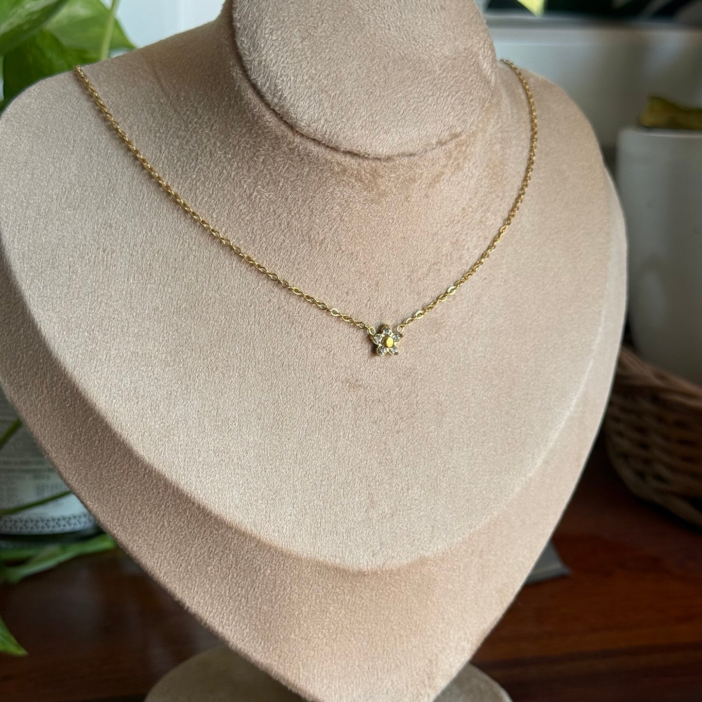 Sandra Flower Necklace