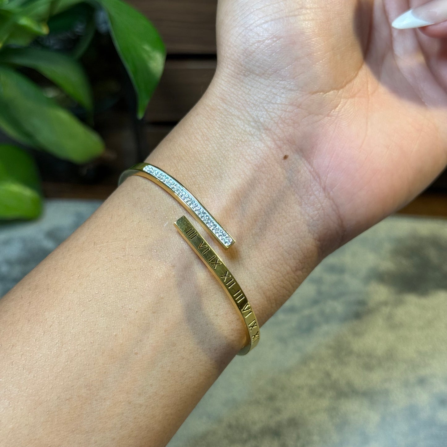 Time & Sparkle Spring Cuff (Thin Wrist)