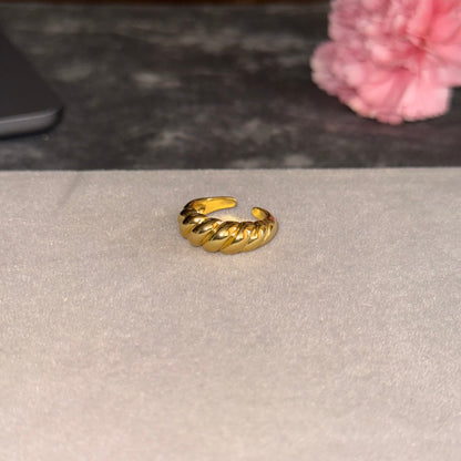 Croissant Chunky Ring