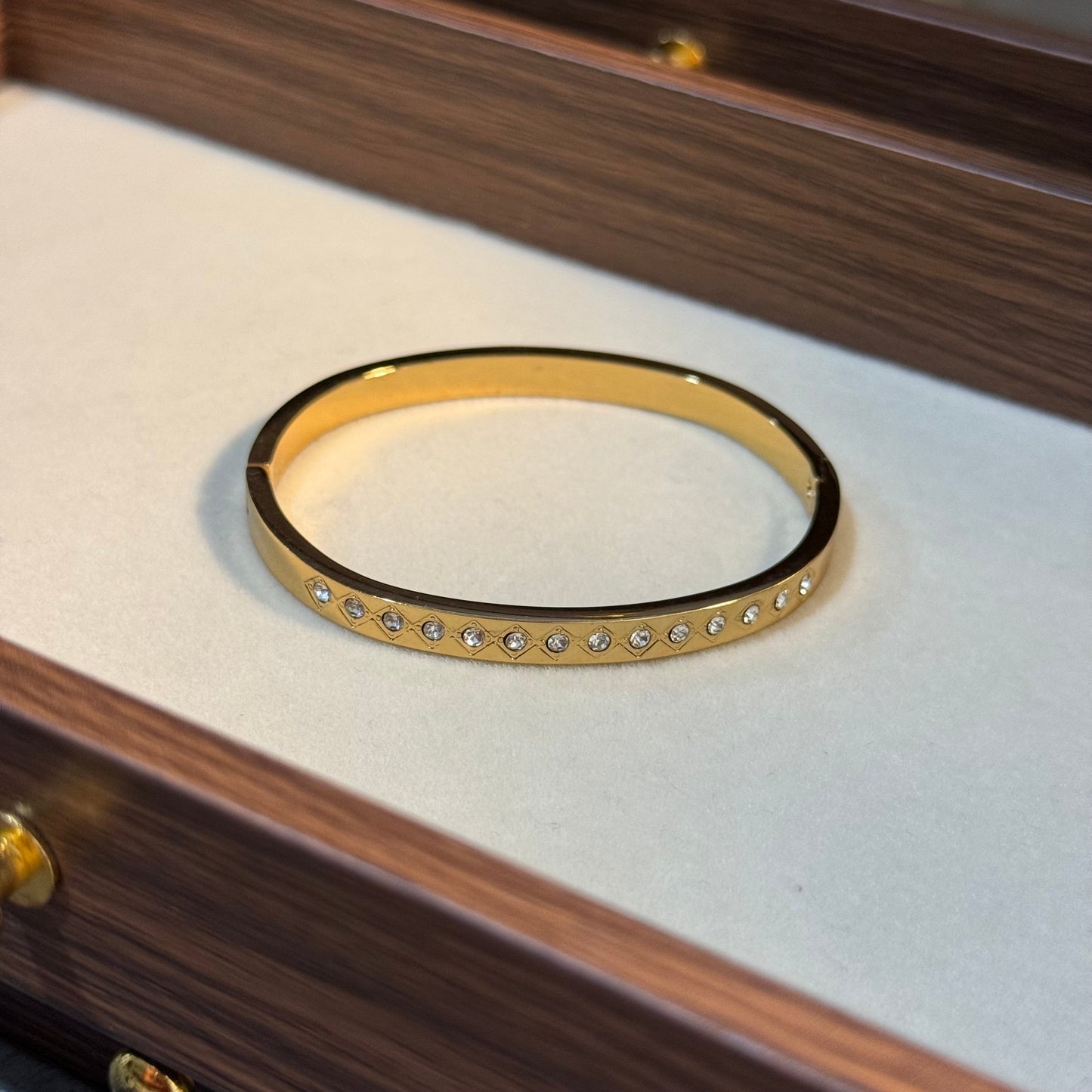 Tilted Diamond Bangle (Thin Wrist)