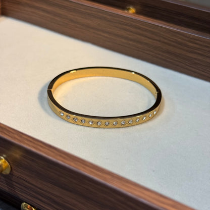 Tilted Diamond Bangle (Thin Wrist)
