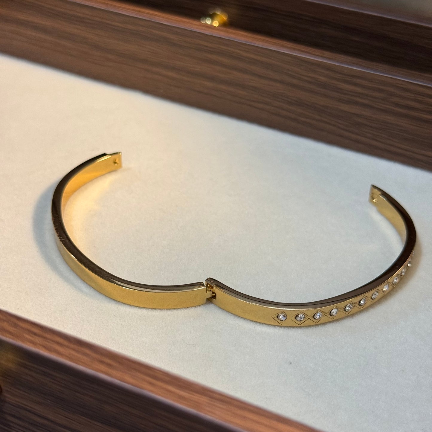 Tilted Diamond Bangle (Thin Wrist)