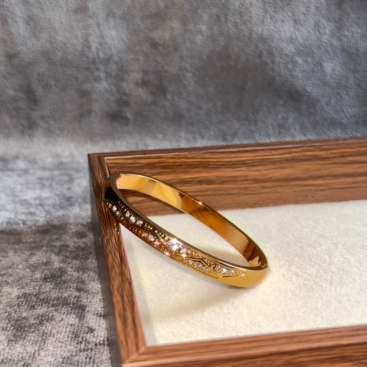 Taylor Studded Bangle (Thin Wrist)
